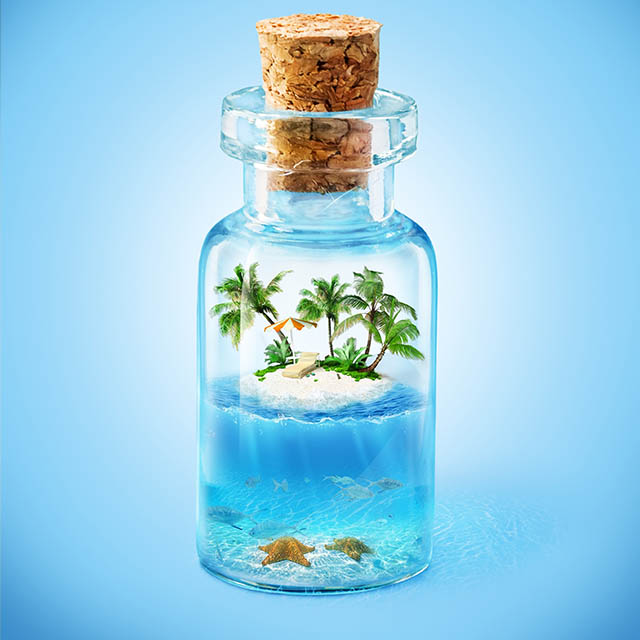 تصویر استاک خلاقانه جزیره و بطری